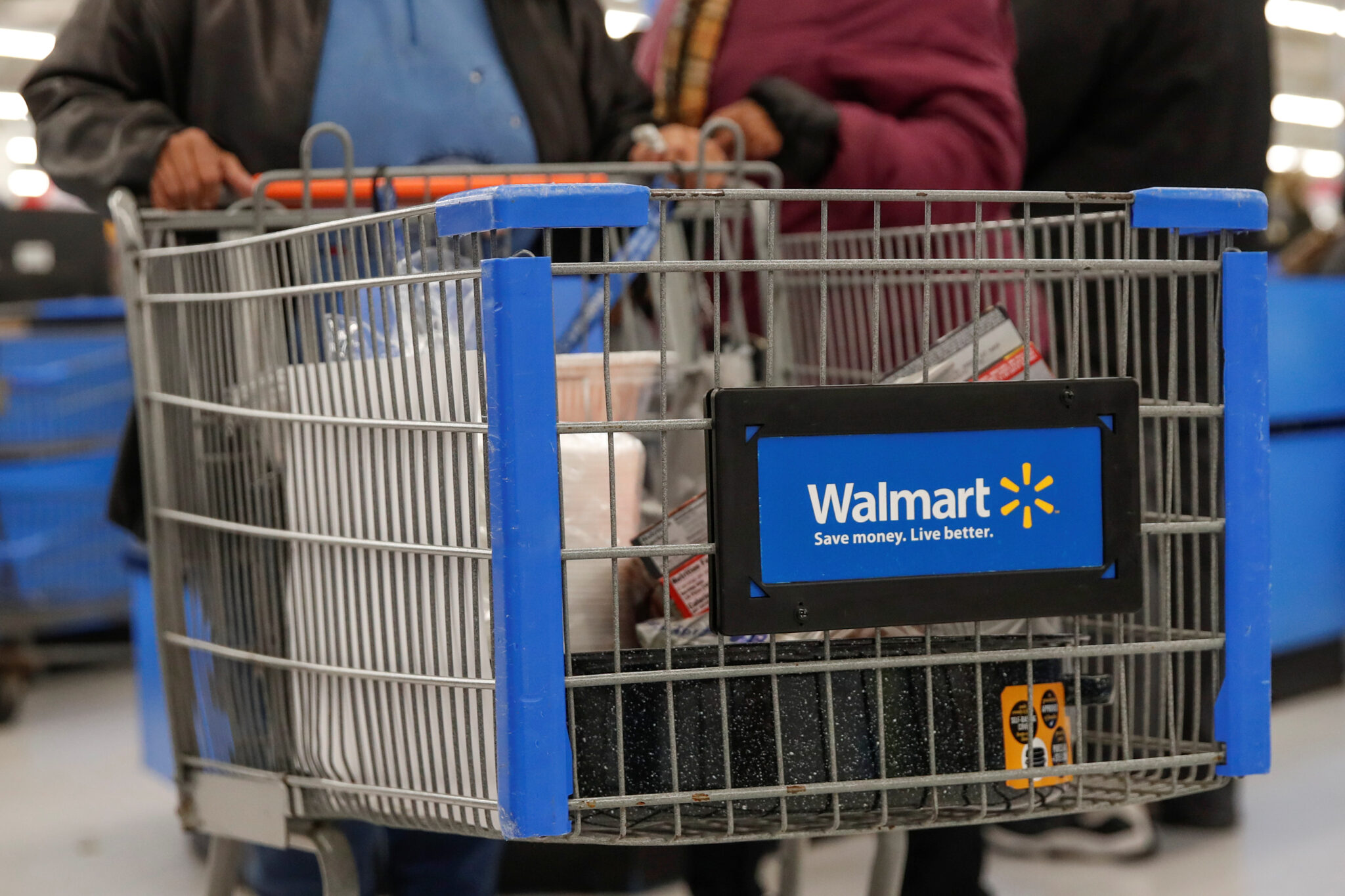 Leesburg woman allegedly steals Walmart shopping cart loaded with candy and energy drinks