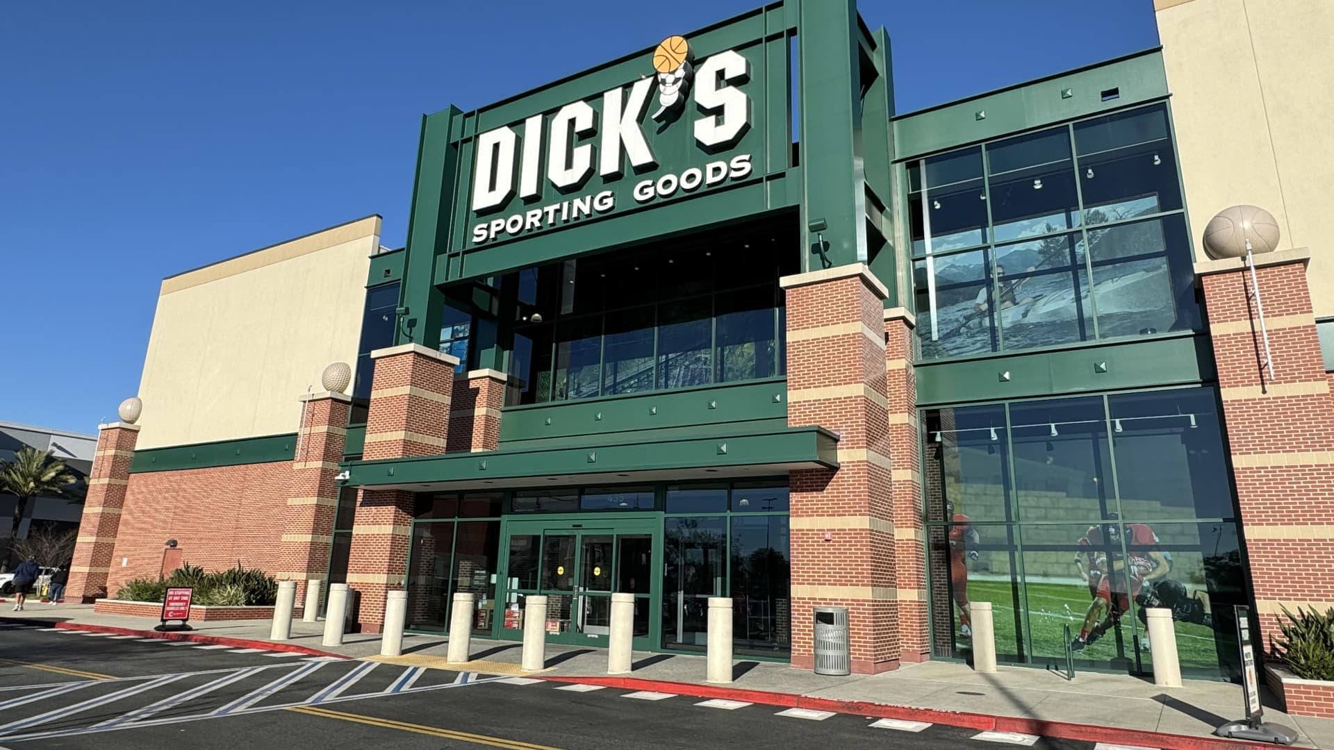 Coordinated ‘Pushout Theft’ at Dick’s Sporting Goods Highlights Evolving Retail Risks