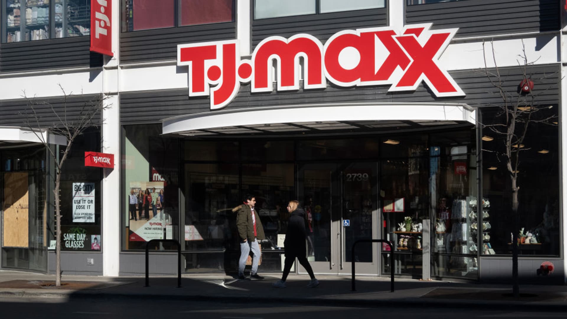 TJ Maxx parent says holiday shopping is off to a ‘strong start,’ but its guidance tells another story