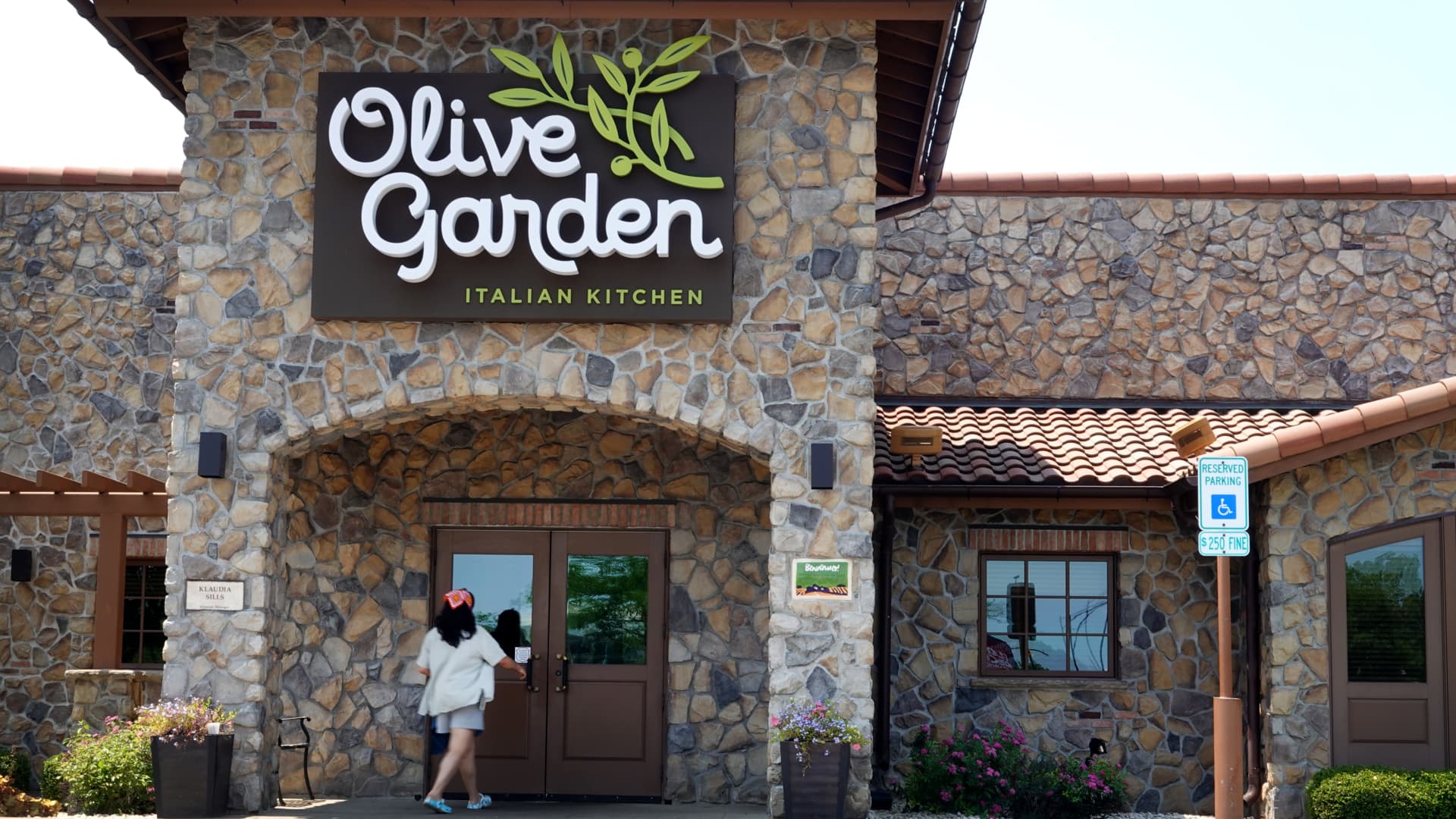 Darden Restaurants’ sales rise 6%, fueled by Olive Garden and LongHorn Steakhouse